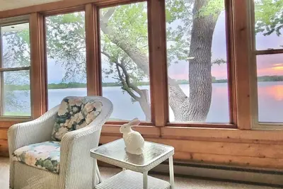 Image de The Lakehouse - Entire Home & Private Lakeshore