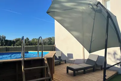 Image de Appartement au Milieu des Vignes Avec Piscine Privée!