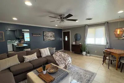 Image de Entire home in Stillwater, Oklahoma - Walking distance to downtown!