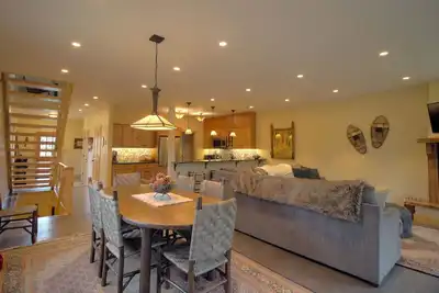 Image de River Bend Townhome 17 is a luxurious home w/game room & access to Chubb River