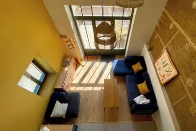 Image de Gd Appartement en Duplex, au Calme Avec Terrasse, Parking et Cour