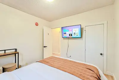 Image de Modern and Cozy: 4Bed 2Bath Home