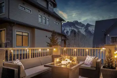 Image de Luxury 3bdrm - Chic Mountain Escape - Bbq/Fire Table