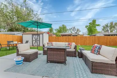Image de Backyard Bbq Retreat: Central 3bd - Prime Location