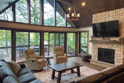 Image de Lakefront Pocono Retreat w/ Hot Tub & Game Loft in Masthope
