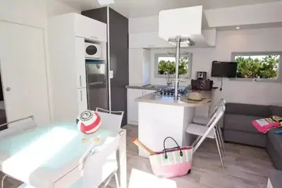 Image de Confort 35-2-2 (Mobil-home Taos) - Tv, 2 ch + 2 sdb (lits superposés), env 35m² - Max 4 Adultes / 5 personnes