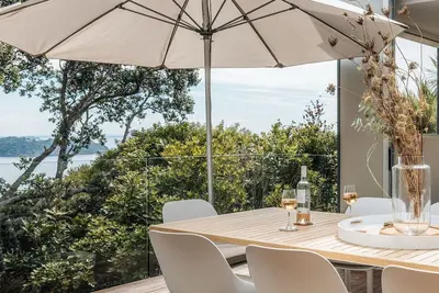 Image de Glasshouse | Coast & Country |