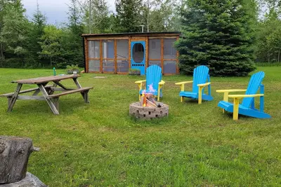 Image de Cozy getaway only 1 hr from Toronto, on a small private lake.