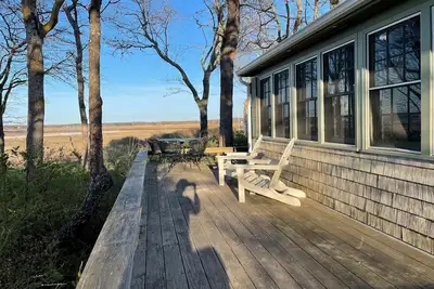 Image de Classically charming 3 br cottage close to beach