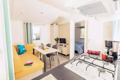 Image de Mobil-home Confort Bahia 27m² - 2 chambres + terrasse semi-couverte 4 personnes