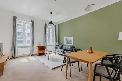 Image de Stellar Meidling 2br, Furnished + Kitchen, by Blueground