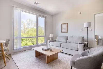 Image de Striking Roslindale 2br w\/ Fitness & Laundry, walk to T, by Blueground