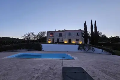 Image de Stunning Farmhouse with a Pool -June Sale