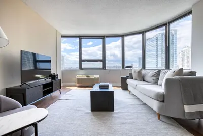 Image de Stunning South Loop 2br w/ Doorman, near Aquarium & Train, by Blueground