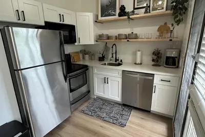 Image de Charming Turtle Bay Loft Suite with Ac & Golf Course Views