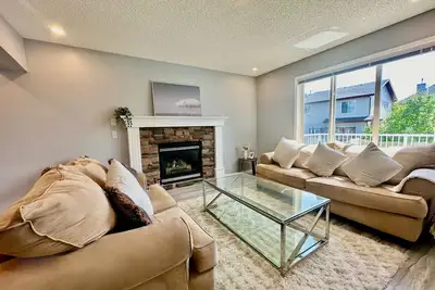 Image de Phoenix’s nest - 3br 4 beds Calgary Home Nw