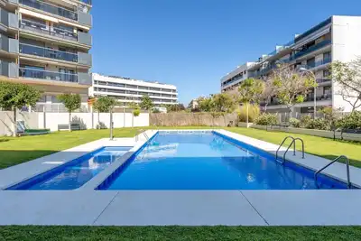 Appartement avec piscine et parking à 350m plage