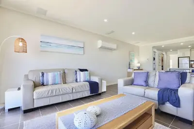 Image de Iona Blue 3 bedroom Townhouse\n200m to restaurants & shops