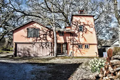 Image de Private  2nd Floor apartment on 4 acres across the street from Clear Lake.