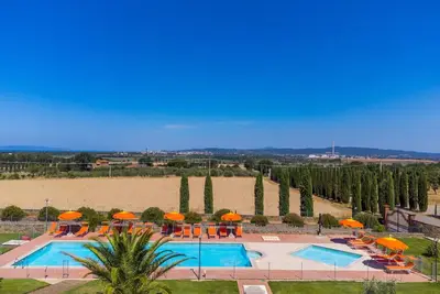 Image de Appartement dans une maison de vacances avec climatisation, piscine, Wifi, Tv, terrasse, parking