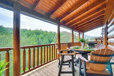 Image de 'Shady Pines' Mountain Retreat w/ Hot Tub!