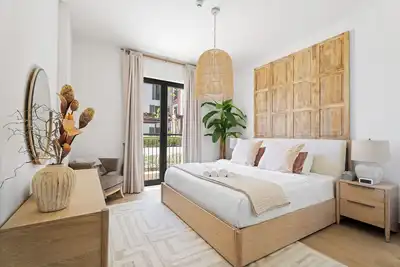 Image de Ocean View 2br with a  Pool & Gym, 2 min to Beach