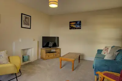Image de A 2-bedroom cottage overlooking the Helmsdale harbour.