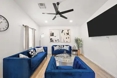 6. 5 Miles From Downtown Phoenix