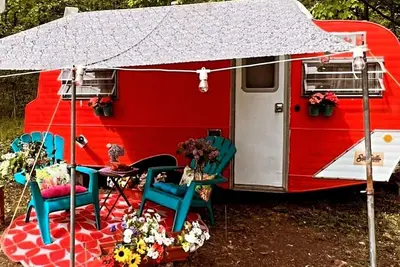 Image de Perth, Boho Vintage Caravan for a quiet retreat, romantic or Bff getaway