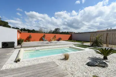 Image de Maison pour 10 avec piscine chauffée