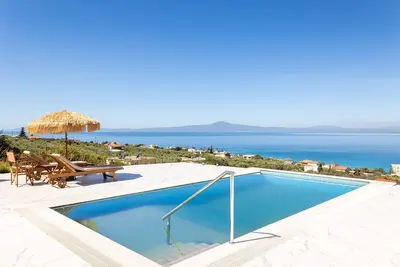 Image de Seaview Haven with Pool by the beach