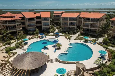 Tranquil Oasis: Stylish 1br Condo in Ambergris Caye!