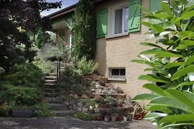 Image de Charmante Maison Dans un Environnement Verdoyant, Près de la Chaine des Volcans