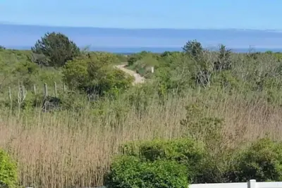 Image de Over The Dunes\ntoes in the sand and the Ocean is your view. Spacious & pristine