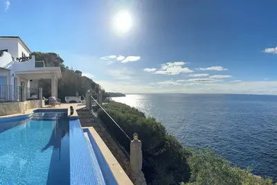 Image de Luxus-villa Direkt am Meer, Infinity-pool, Sauna, Kamin, Dachterrasse, Strandnah