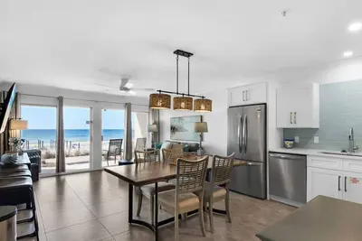 Image de Ground Floor Beach Front Condo