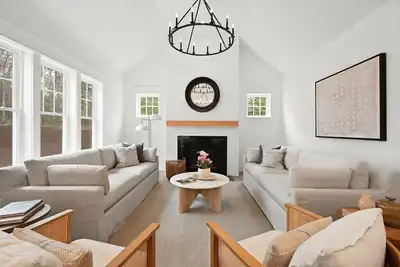 Image de Brand New Custom Home Masphee