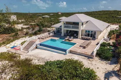 Yumey Sands Villa, 4 Bedroom Home With Pool and Unbelievable Year-Round Beach