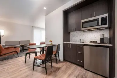 Image de Relaxation Awaits in Oregon's Capital! Pet-friendly Property!