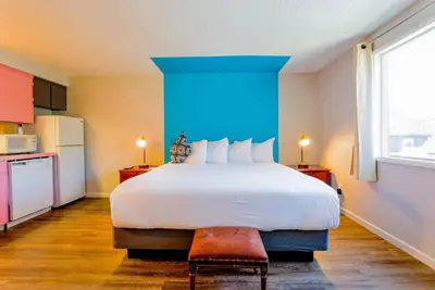 Endless Views and Relaxation! 2 Modern Units! Pets Allowed, Free Parking!
