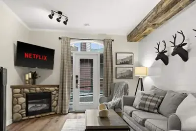 Image de ★Mystic Chalet★King Bed★Heated Pool&HotTub★Clean!