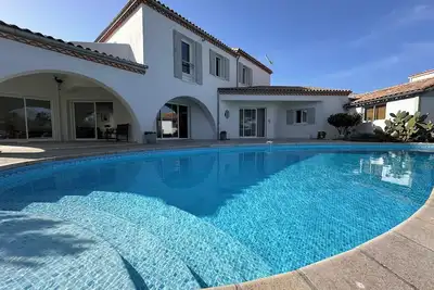Image de Villa Premium Proche Royan De 2 A 10 Personnes Piscine Vue Mer