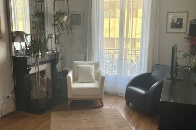 Image de Trois Pièces Lumineux et Calme à Belleville, Proche Canal Saint Martin