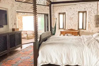 Image de Aerial Courage Room