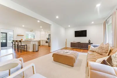 Image de Palmetto Cottage w/ Fire Pit, Game Table + More!