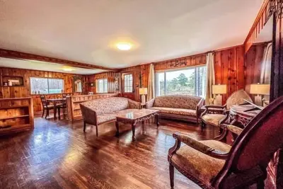 Image de Country Classic, Close in and 3 min to Five Gables - Howe Farms Wedding Venues.
