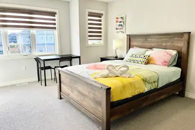 Image de Niagara Getaway! 6 bedrooms, 4. 5 baths. Up to 12 guests. Close to everything!