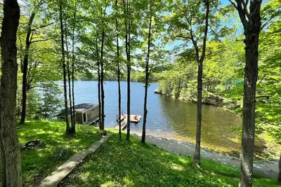 Image de Family friendly cottage on Buck Lake with sandy beach and amazing sunsets!