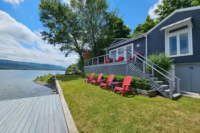 Image de Moonshine Cottage on the Lake. Relax, swim, fish or just enjoy the view.