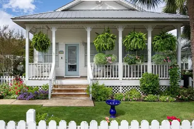 Image de The Brinley House:Steps from Beach/Pool/Bikes etc.